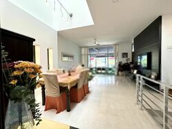 delias photo thumbnail #3